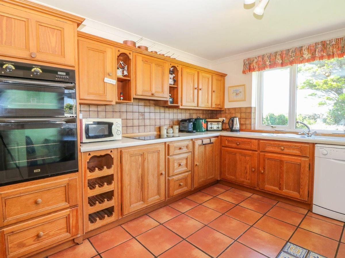 Charming 2 Bed House Near Rhoscolyn Discounts For Villa โฮลีเฮด ภายนอก รูปภาพ