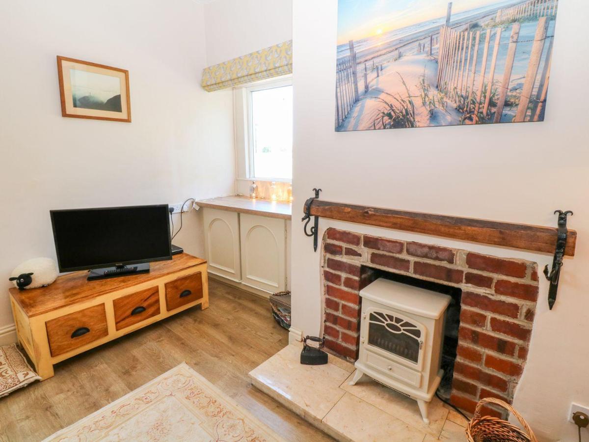 Charming 2 Bed House Near Rhoscolyn Discounts For Villa โฮลีเฮด ภายนอก รูปภาพ