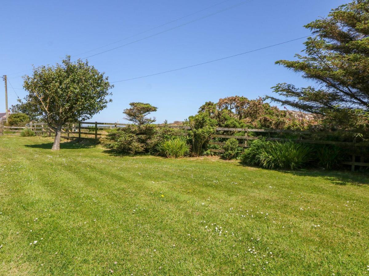 Charming 2 Bed House Near Rhoscolyn Discounts For Villa โฮลีเฮด ภายนอก รูปภาพ