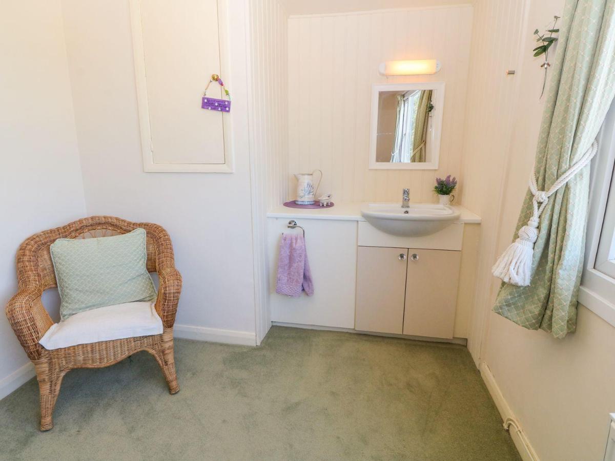 Charming 2 Bed House Near Rhoscolyn Discounts For Villa โฮลีเฮด ภายนอก รูปภาพ