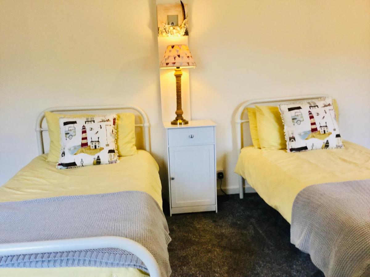 Charming 2 Bed House Near Rhoscolyn Discounts For Villa โฮลีเฮด ภายนอก รูปภาพ