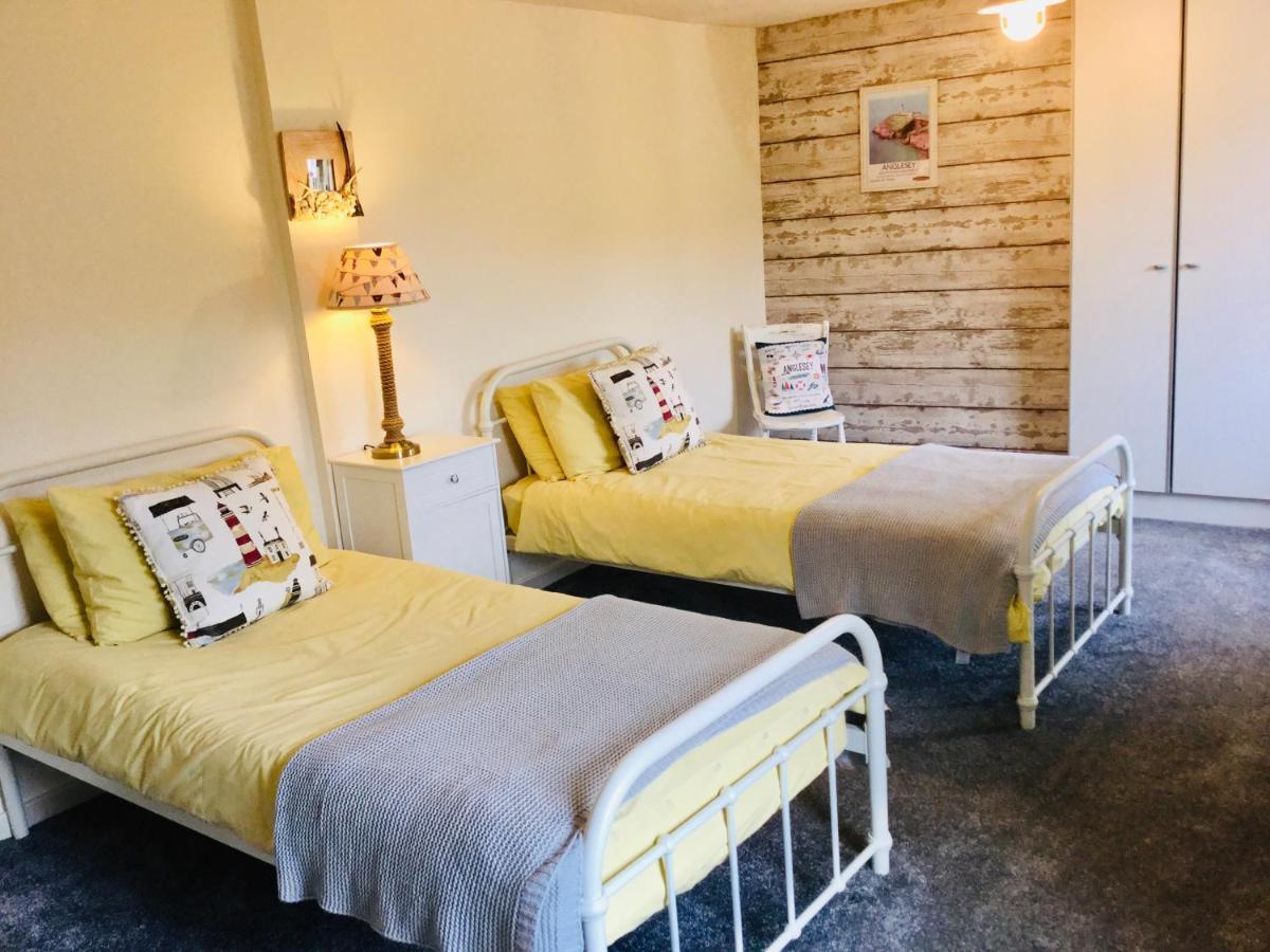 Charming 2 Bed House Near Rhoscolyn Discounts For Villa โฮลีเฮด ภายนอก รูปภาพ