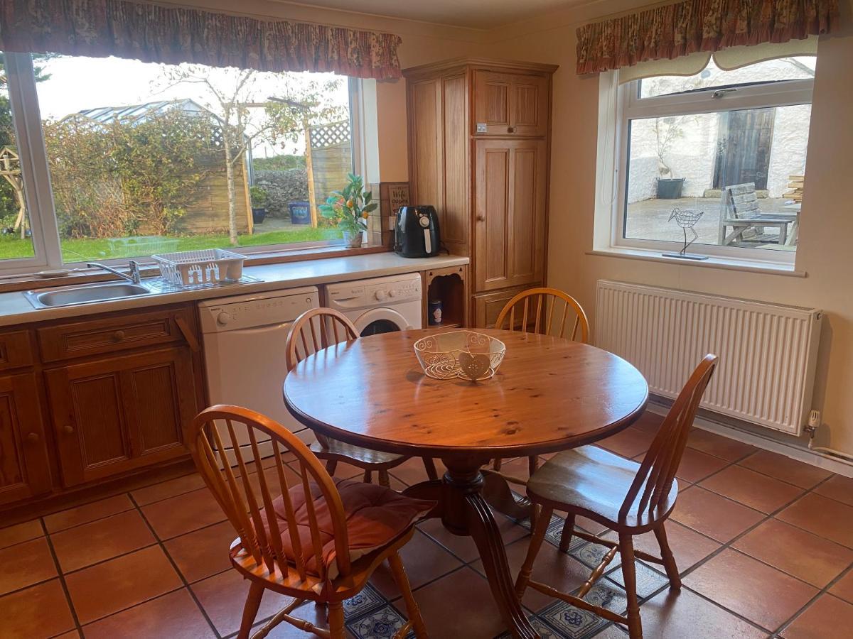 Charming 2 Bed House Near Rhoscolyn Discounts For Villa โฮลีเฮด ภายนอก รูปภาพ